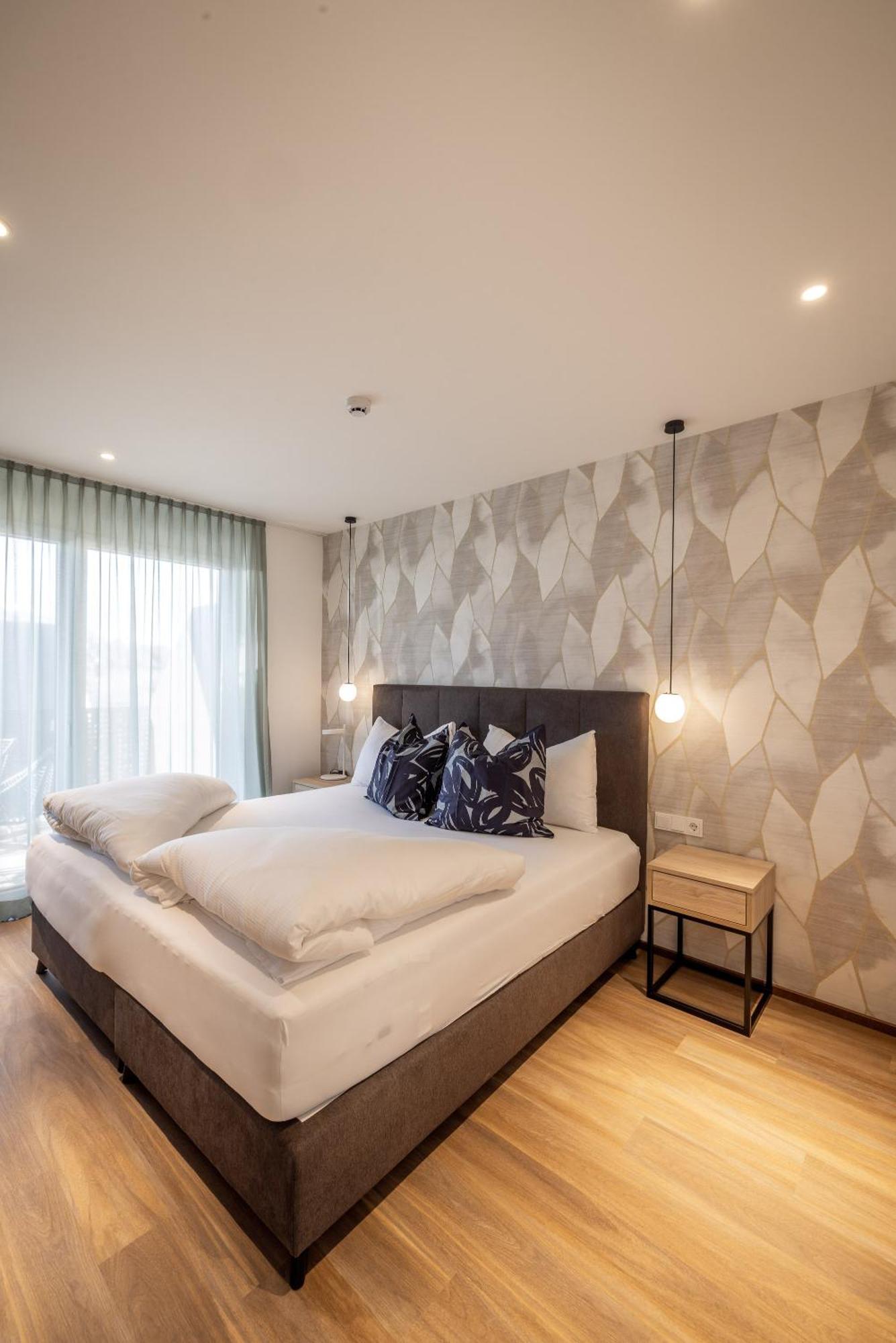 Alp Living Apartments Self-Check In Innsbruck Room photo