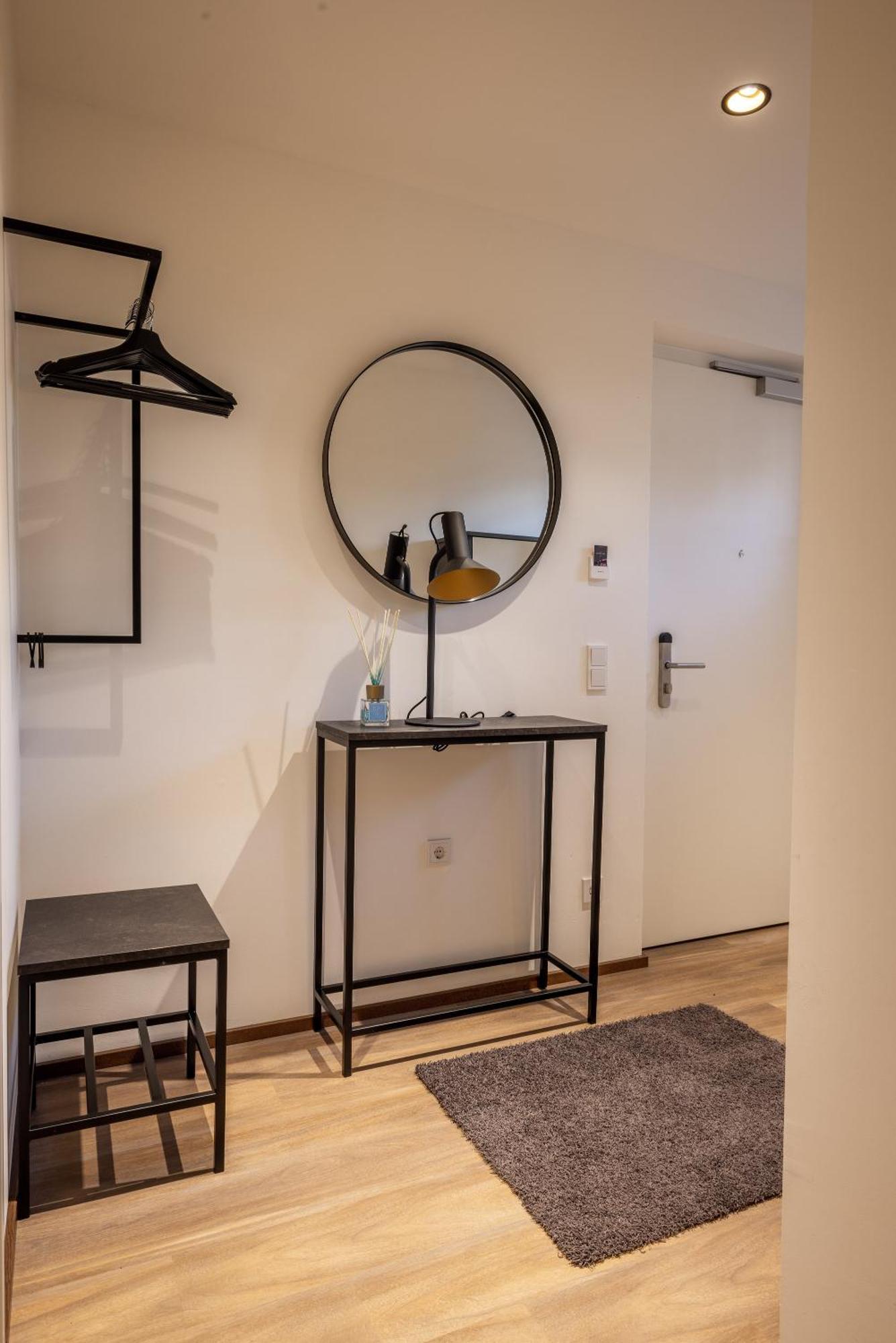 Alp Living Apartments Self-Check In Innsbruck Room photo